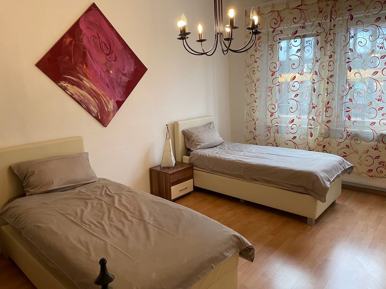 Schlafzimmer 1